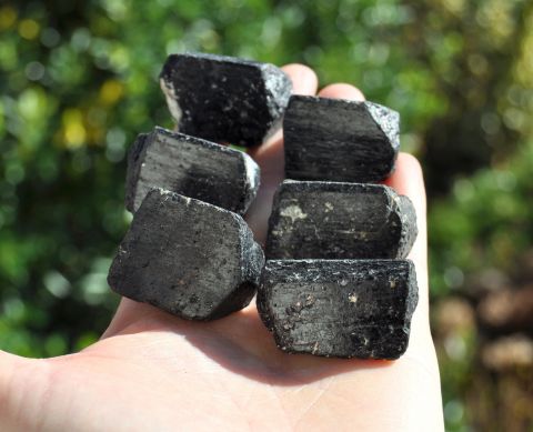 A BLACK TOURMALINE - Natural terminated Crystals - 30 gram - 1 oz